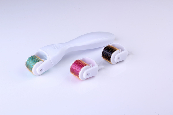 Terapia di titanio del rullo dell'ago del sistema di rotolamento di Derma degli aghi del LED 540 micro per ringiovanimento della pelle