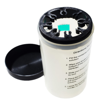 Inchiodi il lavaggio della tazza del pulitore degli strumenti di arte del chiodo della bottiglia della spazzola con la plastica