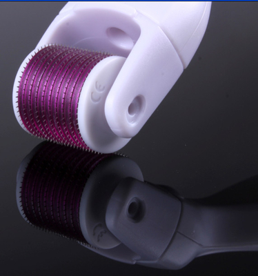 Il rullo multifunzionale della pelle di Derma di 600 aghi, rimuove le linee sottili
